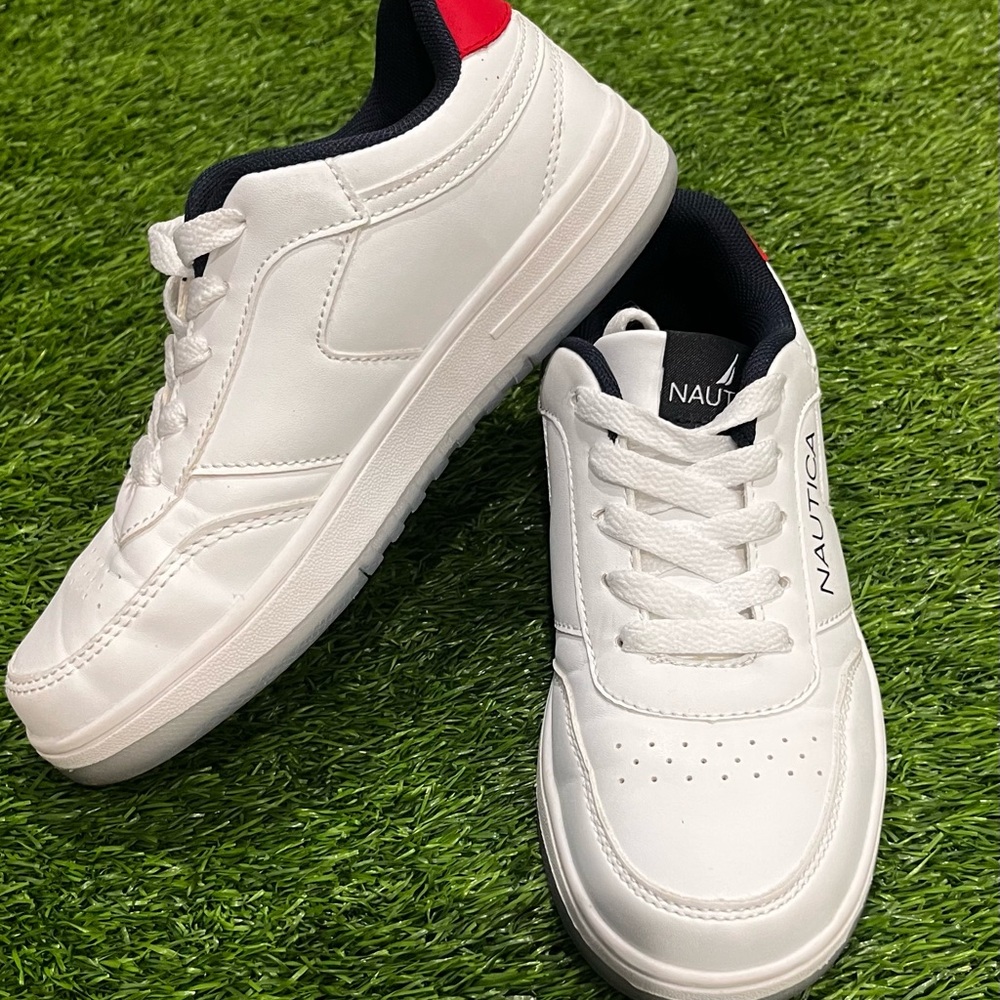 Nautica Boys Classic White and Red Faux Leather Sneakers Little Boys 2 - Picture 7 of 10